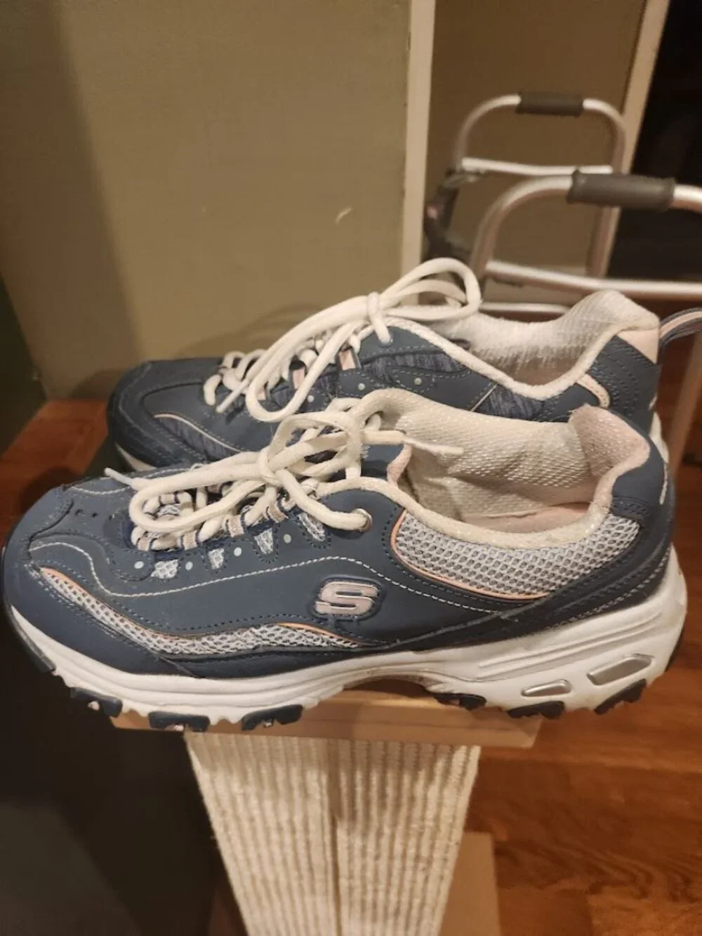 great pair of blue sketchers